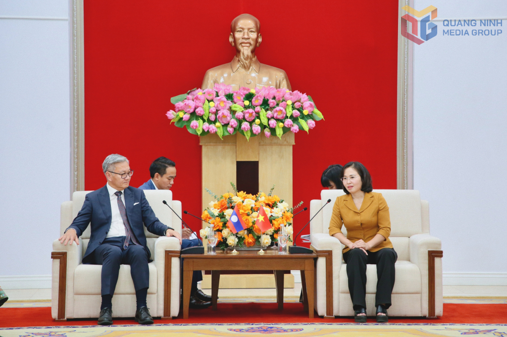 B&agrave; Trịnh Thị Minh Thanh, Ph&oacute; B&iacute; thư Thường trực Tỉnh ủy, Chủ tịch HĐND tỉnh Quảng Ninh tiếp Bộ trưởng Ngoại giao L&agrave;o Thongsavanh Phomvihane.