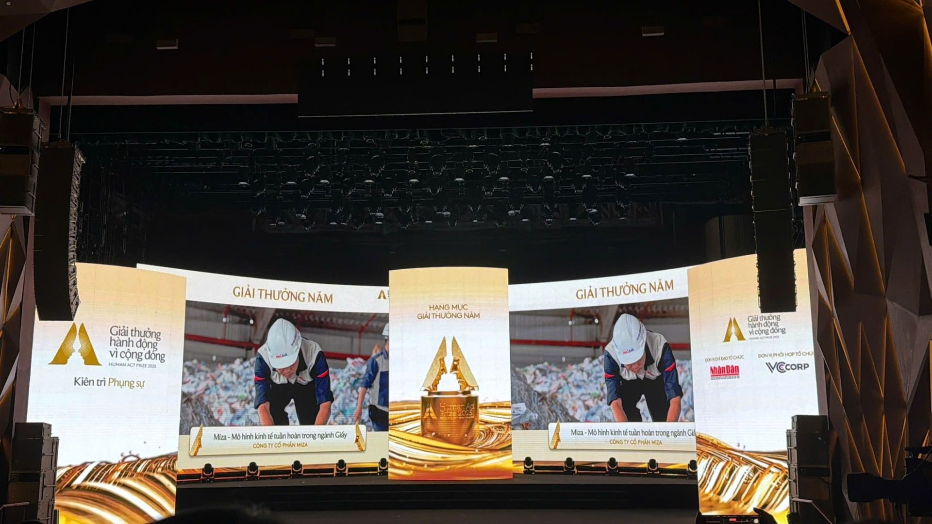C&ocirc;ng ty Cổ phần Miza cho biết việc được trao &ldquo;Giải thưởng của năm&rdquo; l&agrave; sự ghi nhận lớn đối với những nỗ lực bền bỉ của doanh nghiệp trong nhiều năm qua