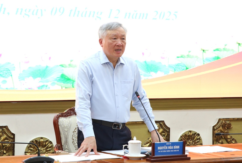 Ph&oacute; Thủ tướng Thường trực lưu &yacute; Th&agrave;nh phố Hồ Ch&iacute; Minh cần tập trung chỉ đạo quyết liệt, c&oacute; hiệu quả việc r&agrave; so&aacute;t, giải quyết dứt điểm việc th&aacute;o gỡ vướng mắc, kh&oacute; khăn cho c&aacute;c dự &aacute;n thuộc thẩm quyền của Th&agrave;nh phố Hồ Ch&iacute; Minh - Ảnh: VGP/Nguyễn Ho&agrave;ng.