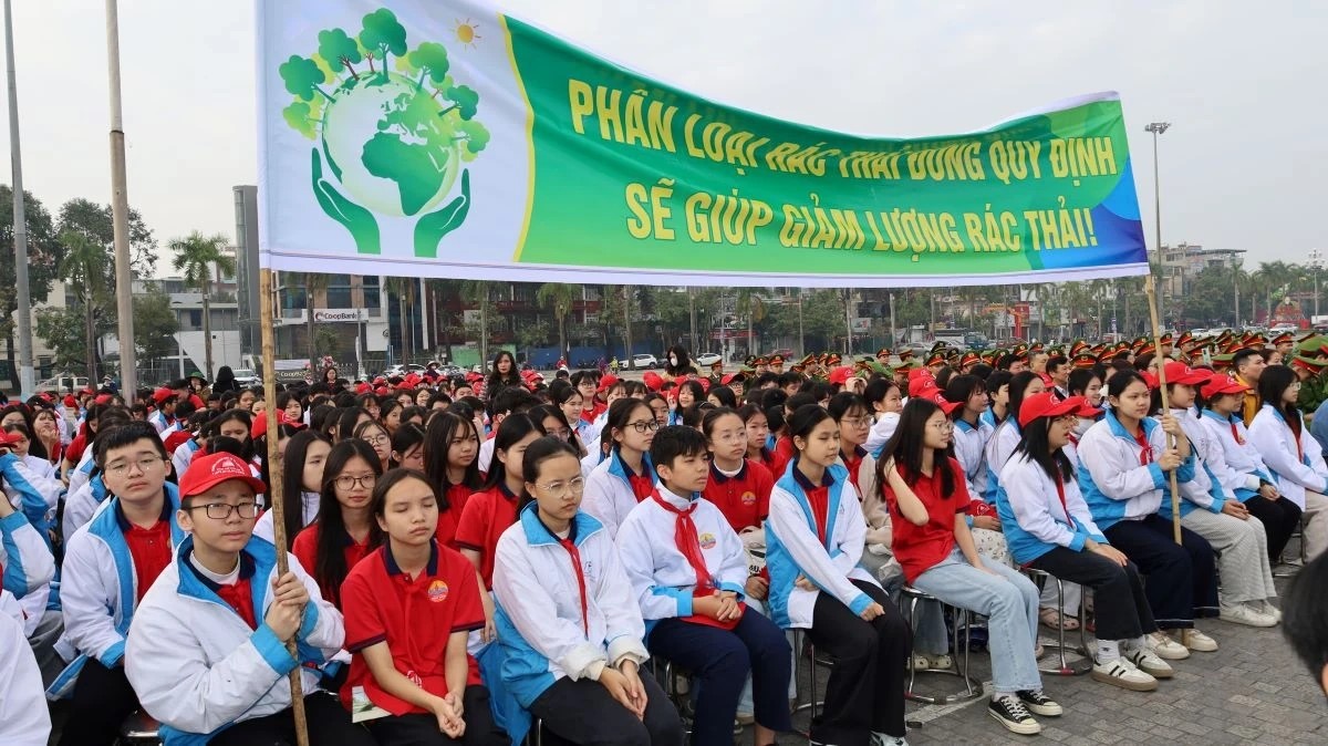 C&aacute;c em học sinh tham dự tại lễ ph&aacute;t động