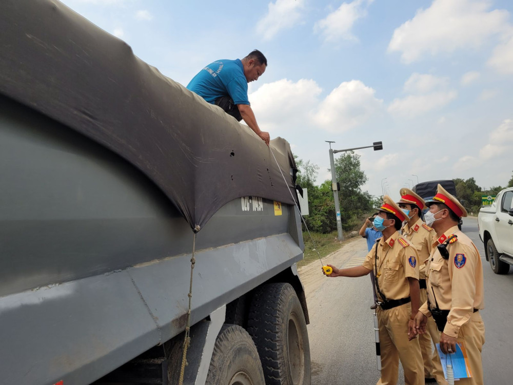 Tây Ninh xử lý nghiêm vi phạm xe chở quá tải