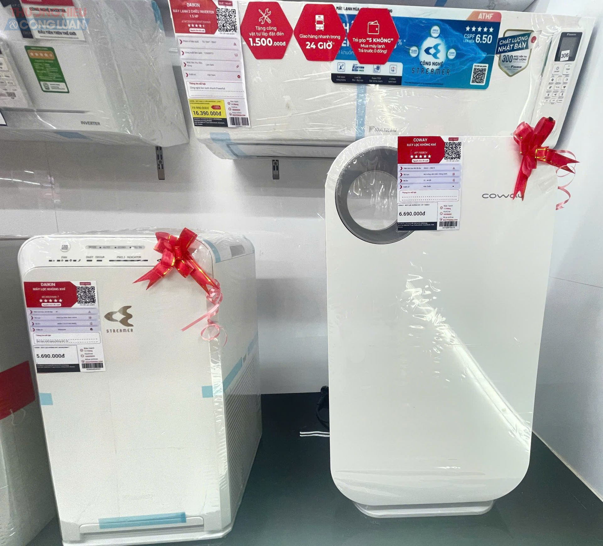 H&igrave;nh ảnh c&aacute;c mẫu m&aacute;y lọc kh&ocirc;ng kh&iacute; trưng b&agrave;y tại một cơ sở Nguyễn Kim ở H&agrave; Nội.