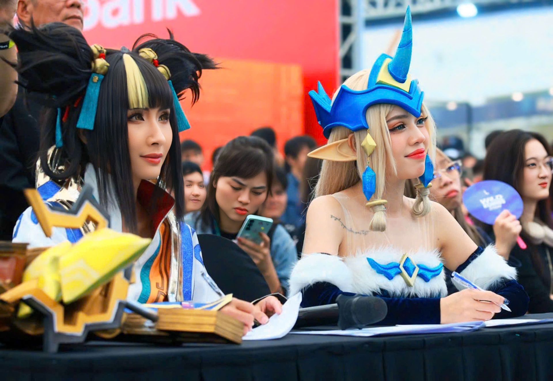 Ban gi&aacute;m khảo VPBank Runway Cosplay Contest ch&iacute;nh l&agrave; những cosplayer kỳ cựu v&agrave; nổi tiếng