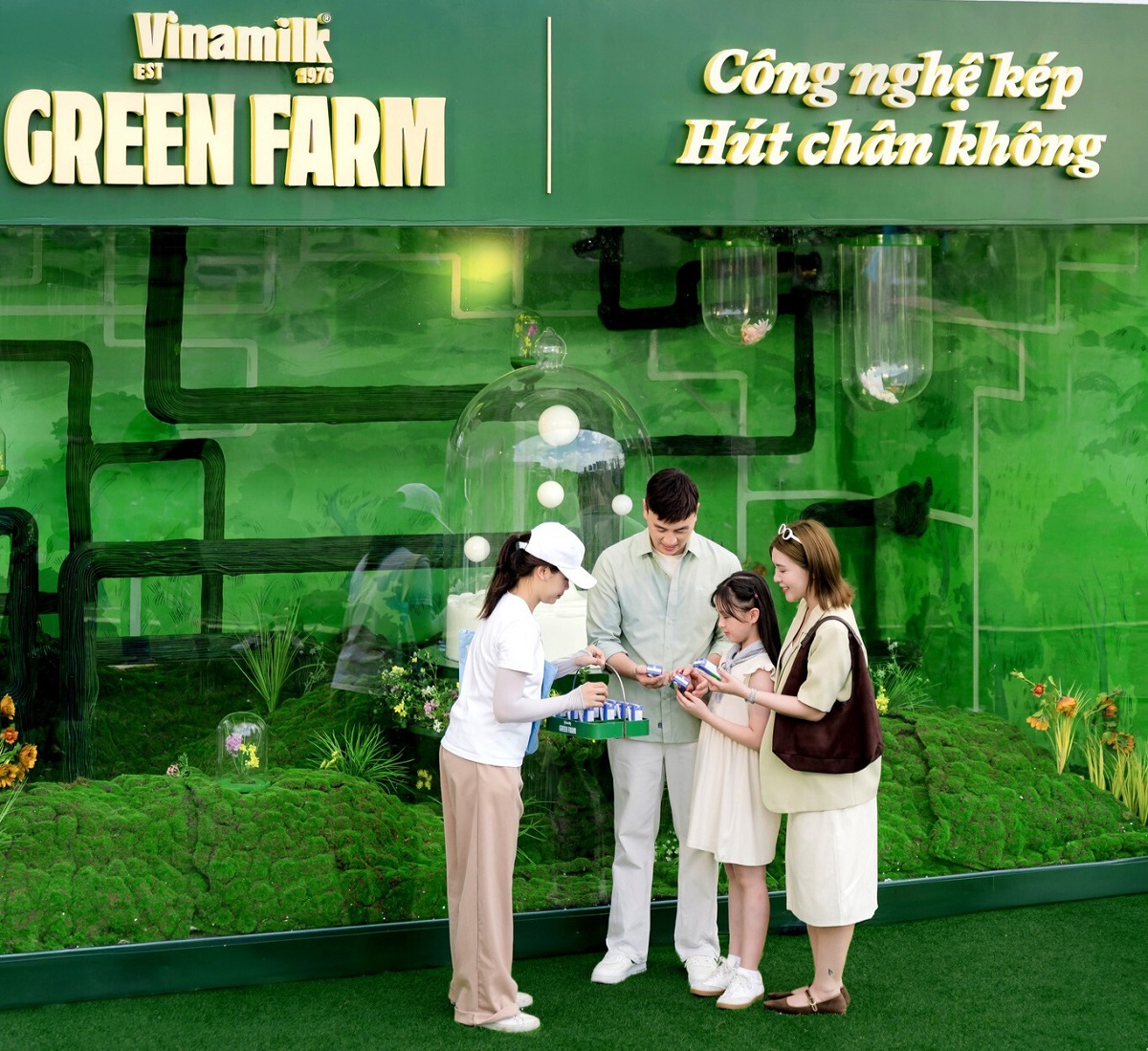 Kh&ocirc;ng gian trải nghiệm đa gi&aacute;c quan của Vinamilk Green Farm g&acirc;y ấn tượng mạnh với người ti&ecirc;u d&ugrave;ng v&agrave; giới s&aacute;ng tạo (Ảnh: Minh Anh).