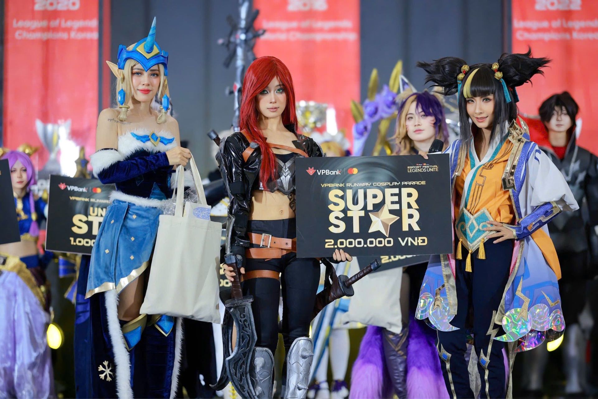 Th&iacute; sinh gi&agrave;nh giải Cosplay Parade Super Star