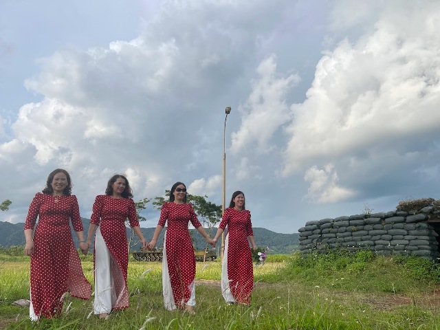 Ngày nay, sân bay Tà Cơn trở thành di tích lịch sử nổi tiếng ở Quảng Trị thu hút lượng lớn du khách tham quan và khám phá. Ngày nay, sân bay Tà Cơn trở thành di tích lịch sử nổi tiếng ở Quảng Trị thu hút lượng lớn du khách tham quan và khám phá.