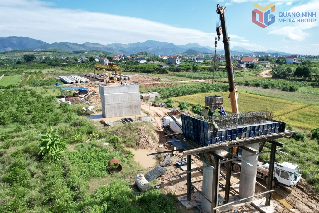 Dự &aacute;n đường tỉnh 327 đang được gấp r&uacute;t thi c&ocirc;ng.