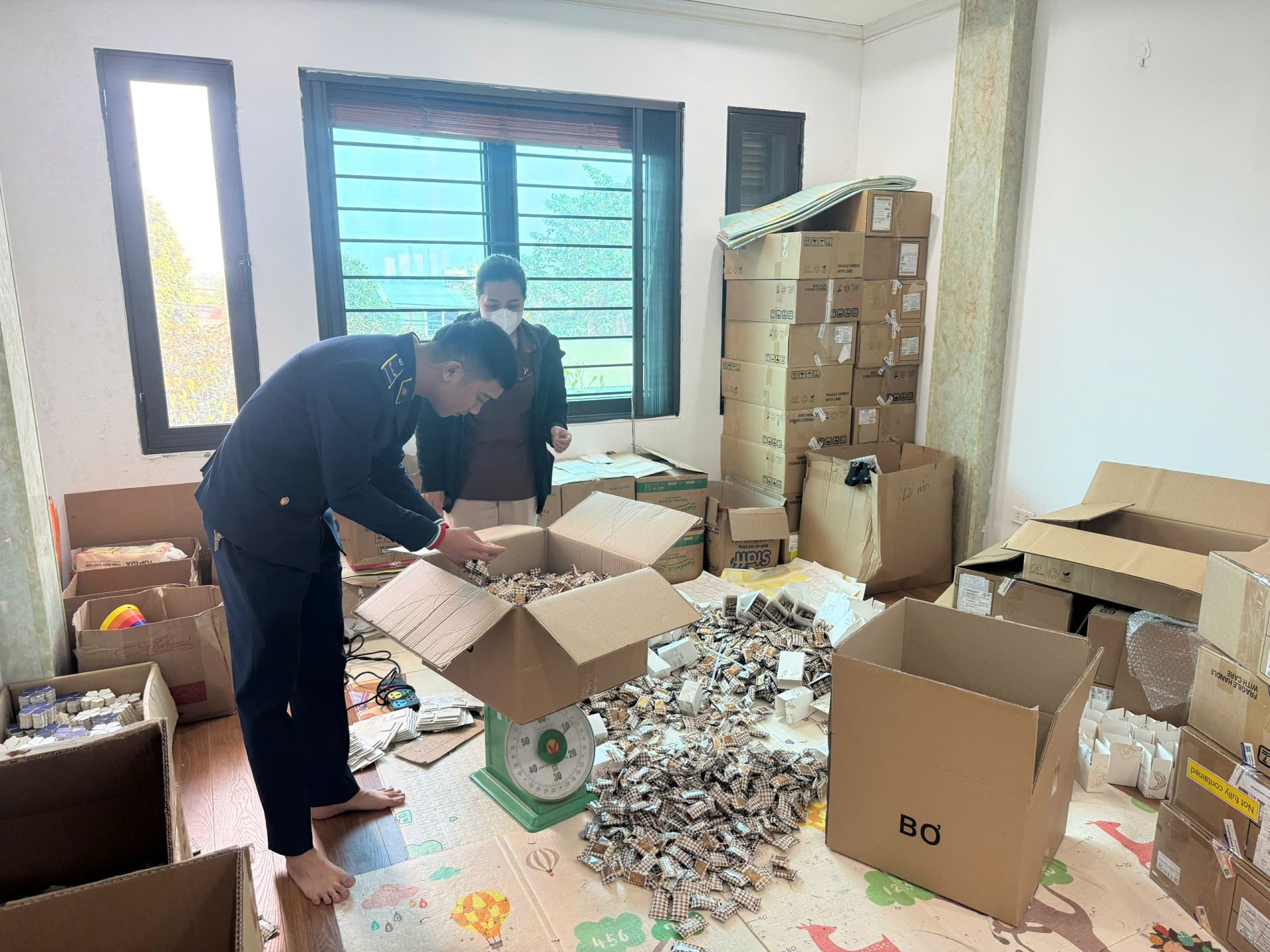 kiểm tra đối với một doanh nghiệp kinh doanh thực phẩm c&oacute; địa chỉ tại số 76A đường Đ&ecirc; Quai &ndash; Tứ Li&ecirc;n, phường Hồng H&agrave;, th&agrave;nh phố H&agrave; Nội.