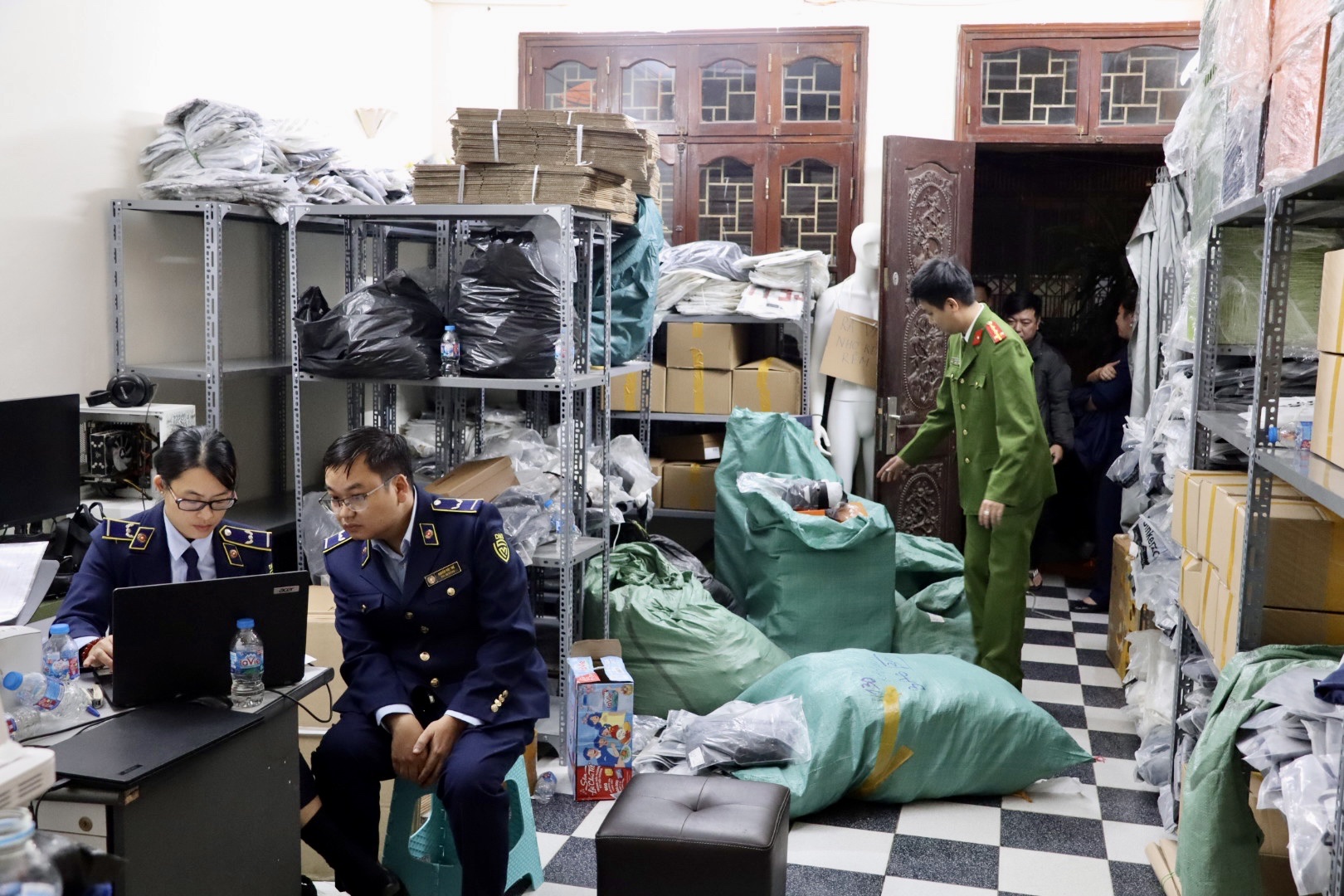 Ổn định thị trường Thủ đô: Dấu ấn Quản lý thị trường Hà Nội năm 2025