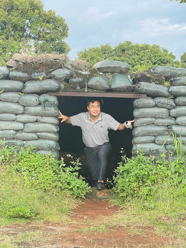 Hệ thống hầm hào, công sự, đài quan sát không lưu được phục dựng nguyên vẹn, giúp du khách hình dung rõ rệt về chiến thuật phòng ngự và điều hành tác chiến tại khu vực sân bay. Hệ thống hầm hào, công sự, đài quan sát không lưu được phục dựng nguyên vẹn, giúp du khách hình dung rõ rệt về chiến thuật phòng ngự và điều hành tác chiến tại khu vực sân bay.