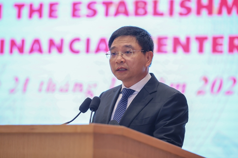 Bộ trưởng Bộ T&agrave;i ch&iacute;nh Nguyễn Văn Thắng c&ocirc;ng bố Quyết định của Thủ tướng Ch&iacute;nh phủ về th&agrave;nh lập Hội đồng điều h&agrave;nh Trung t&acirc;m t&agrave;i ch&iacute;nh quốc tế tại Việt Nam - Ảnh: VGP/Nhật Bắc