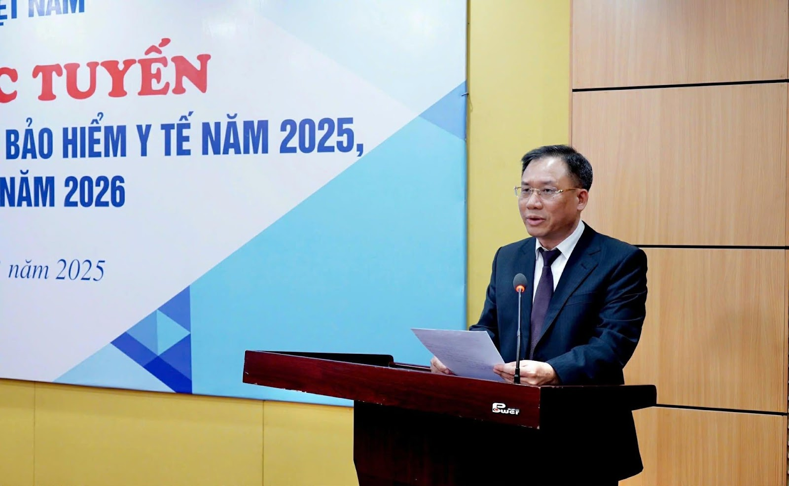 Gi&aacute;m đốc BHXH Việt Nam L&ecirc; H&ugrave;ng Sơn