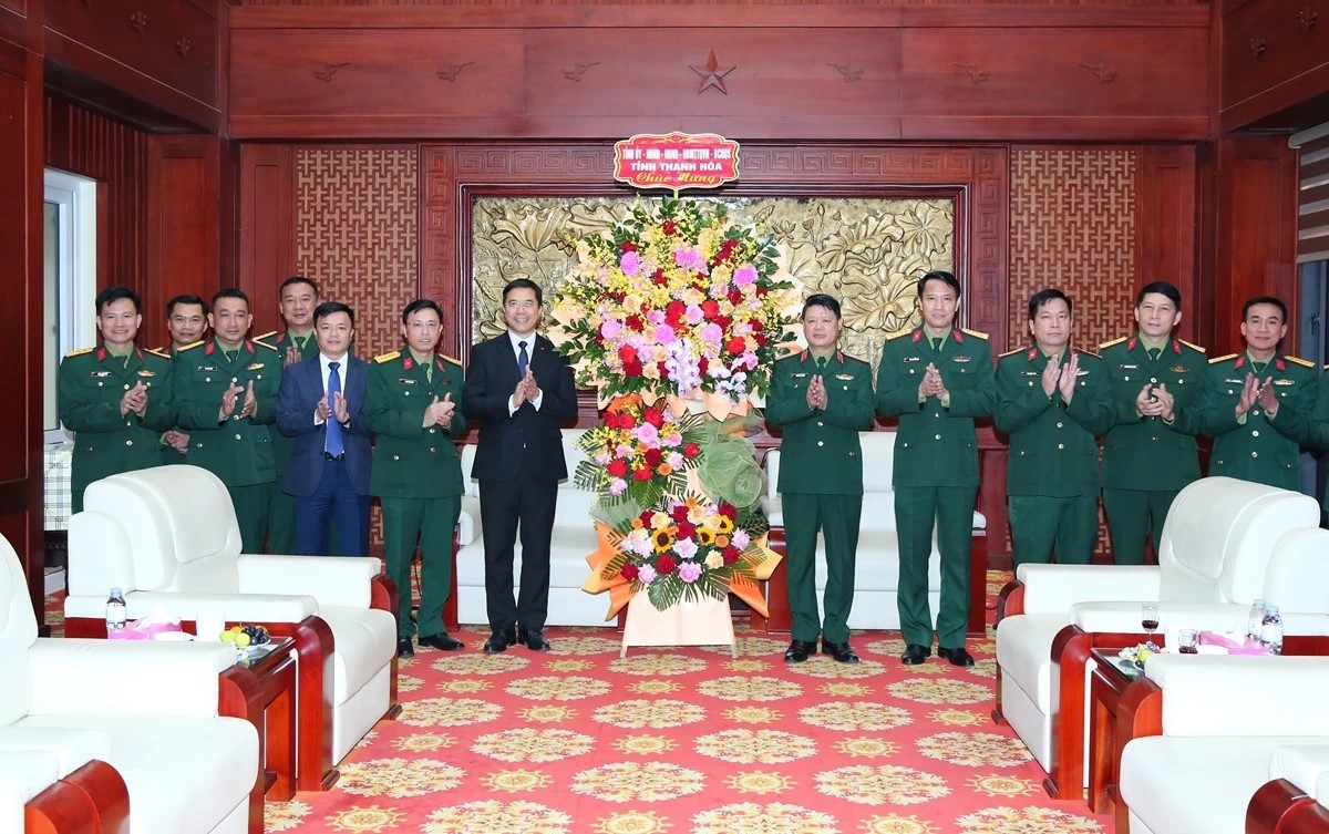 Phó Bí thư Thường trực Tỉnh ủy Thanh Hóa thăm, chúc mừng Bộ Tư lệnh Quân khu 4