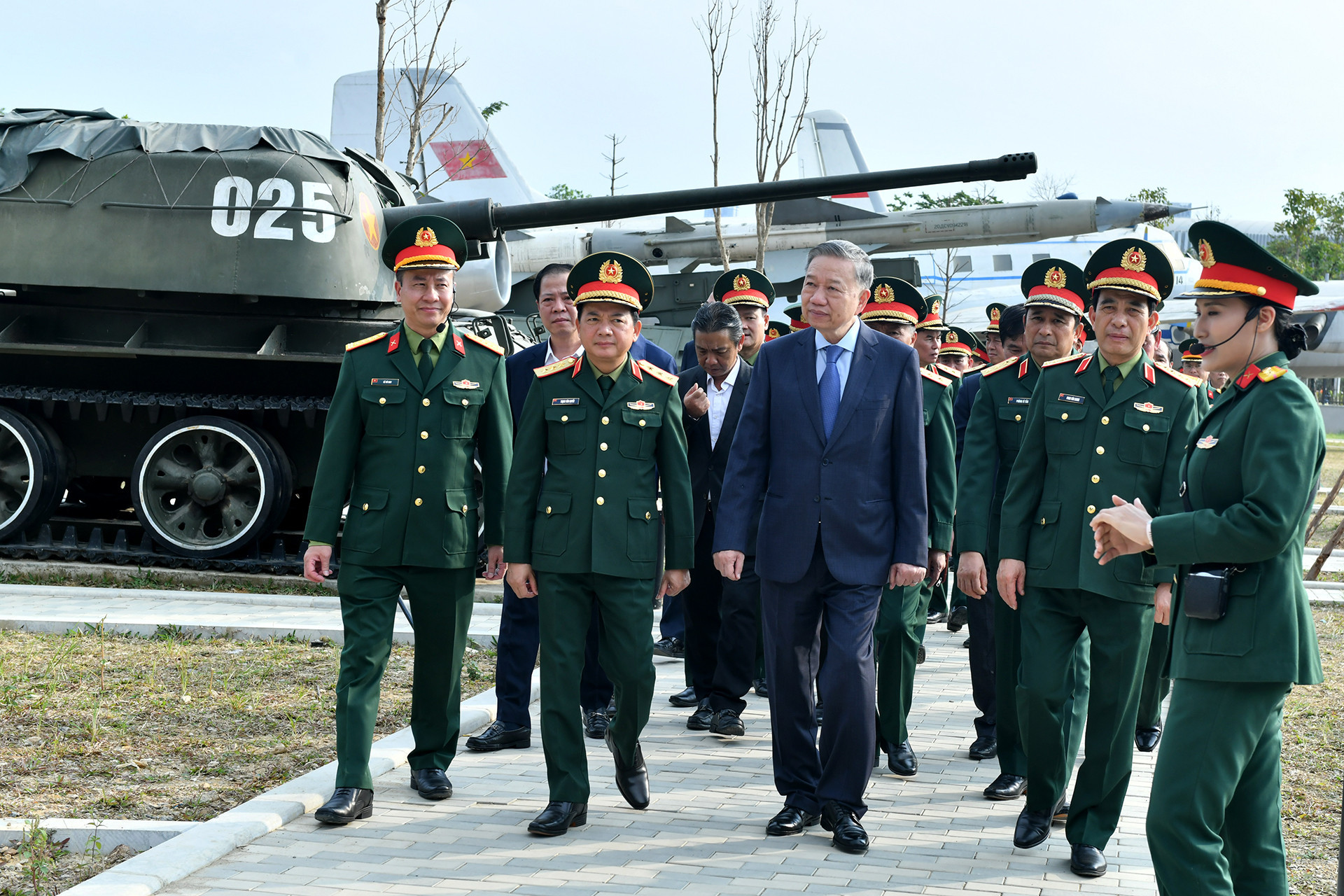 Bài viết của Tổng Bí thư Tô Lâm: Quân đội Nhân dân vững bước dưới cờ Đảng quang vinh