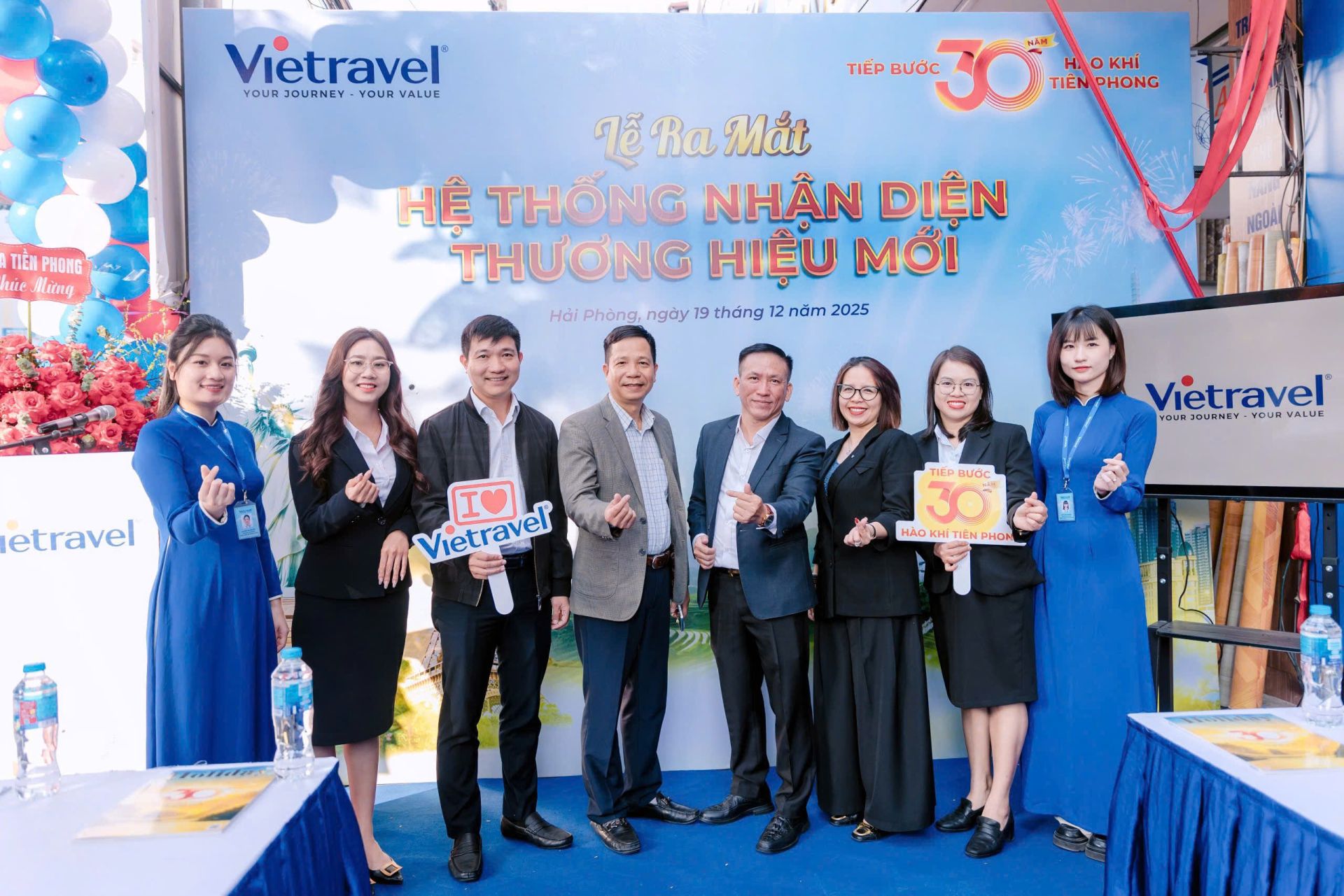 Kh&aacute;ch h&agrave;ng đến tham dự Lễ ra mắt nhận diện thương hiệu mới tại Vietravel Hải Ph&ograve;ng.