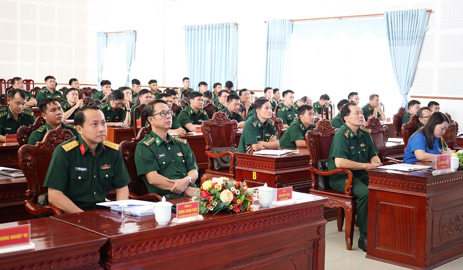 C&aacute;c đại biểu tham dự chương tr&igrave;nh tuy&ecirc;n dương