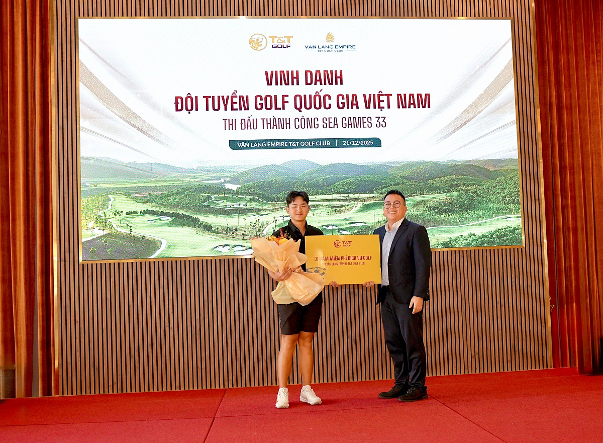Đại diện T&T Golf trao tài trợ cho VĐV Nguyễn Anh Minh – Huy chương Bạc bộ môn Golf SEA Games 33 Đại diện T&T Golf trao tài trợ cho VĐV Nguyễn Anh Minh – Huy chương Bạc bộ môn Golf SEA Games 33