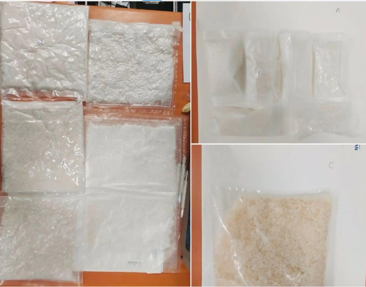 Tang vật thu được trong h&agrave;nh l&yacute; của Mohamed Anil