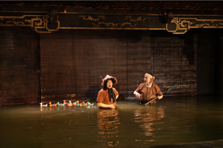 Người trẻ háo hức trải nghiệm workshop RỐICONIC