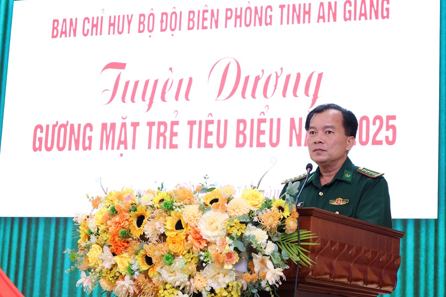 Đại t&aacute; L&ecirc; Ho&agrave;ng Việt, Ph&oacute; Ch&iacute;nh ủy Ban Chỉ huy BĐBP tỉnh ph&aacute;t biểu chỉ đạo.