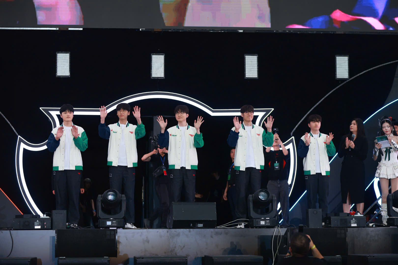 Faker và T1 khuấy động không khí cuồng nhiệt tại lễ hội eSport của VPBank