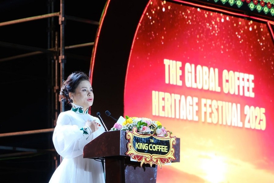 Bà Lê Hoàng Diệp Thảo, Tổng Giám đốc Công ty TNHH TNI King Coffee phát biểu tại chương trình Lễ hội Di sản cà phê toàn cầu Bà Lê Hoàng Diệp Thảo, Tổng Giám đốc Công ty TNHH TNI King Coffee phát biểu tại chương trình Lễ hội Di sản cà phê toàn cầu
