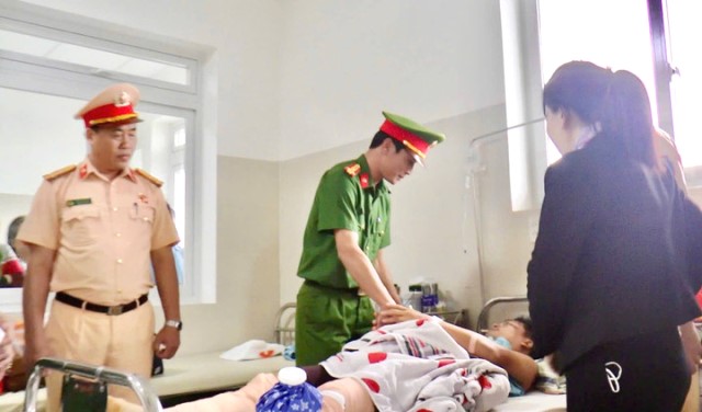 Đà Nẵng: Trung tá CSGT bị tông gãy hai chân khi đang làm nhiệm vụ