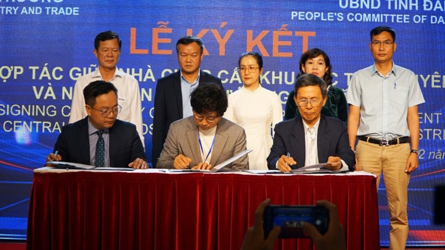 C&aacute;c hiệp hội, doanh nghiệp tỉnh Đắk Lắk k&yacute; kết hợp t&aacute;c ti&ecirc;u thụ n&ocirc;ng sản với c&aacute;c doanh nghiệp nước ngo&agrave;i.