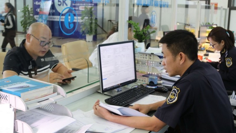 Bộ Tài chính lấy ý kiến dự thảo Thông tư về phí, lệ phí xuất nhập cảnh trong bối cảnh chính quyền 2 cấp