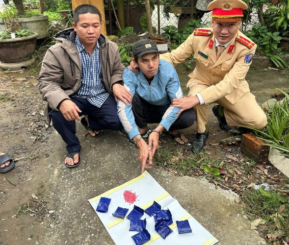Quảng Trị: Phát hiện, bắt giữ đối tượng vận chuyển trái phép gần 2.000 viên ma túy tổng hợp