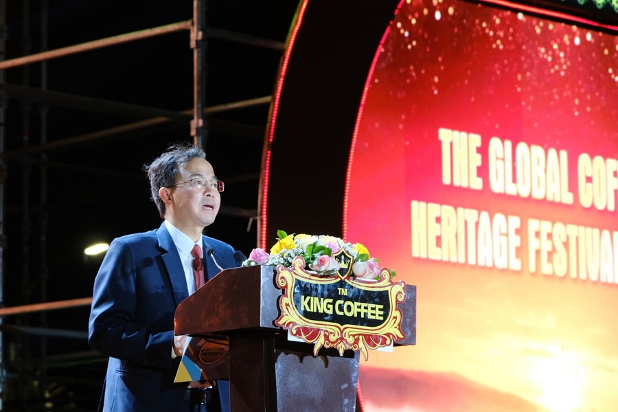 Ông Nguyễn Văn Lộc, Giám đốc Sở Văn hóa, Thể thao và Du lịch tỉnh Lâm Đồng phát biểu khai mạc chương trình Lễ hội Di sản cà phê toàn cầu Ông Nguyễn Văn Lộc, Giám đốc Sở Văn hóa, Thể thao và Du lịch tỉnh Lâm Đồng phát biểu khai mạc chương trình Lễ hội Di sản cà phê toàn cầu