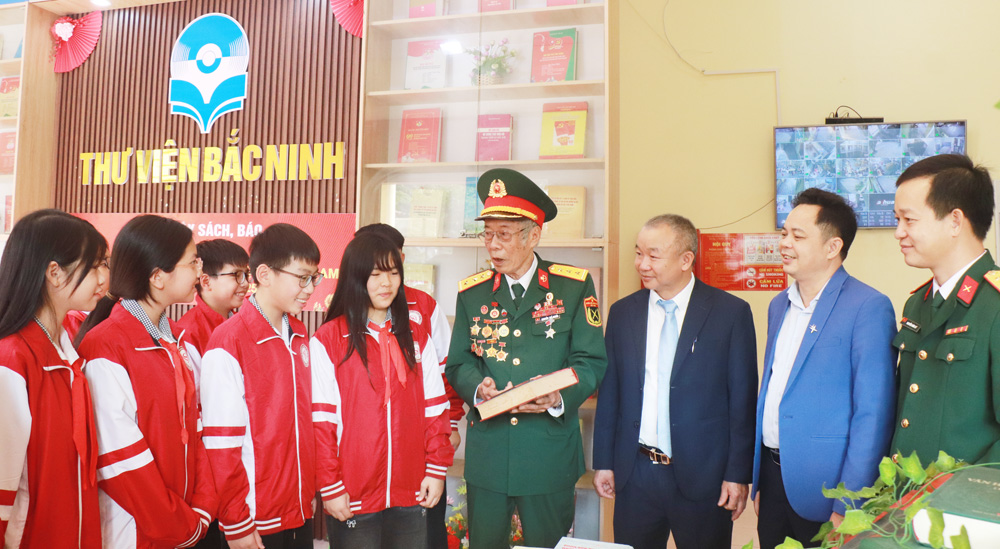 Bắc Ninh: Trưng bày sách, báo kỷ niệm 81 năm Ngày thành lập Quân đội Nhân dân Việt Nam