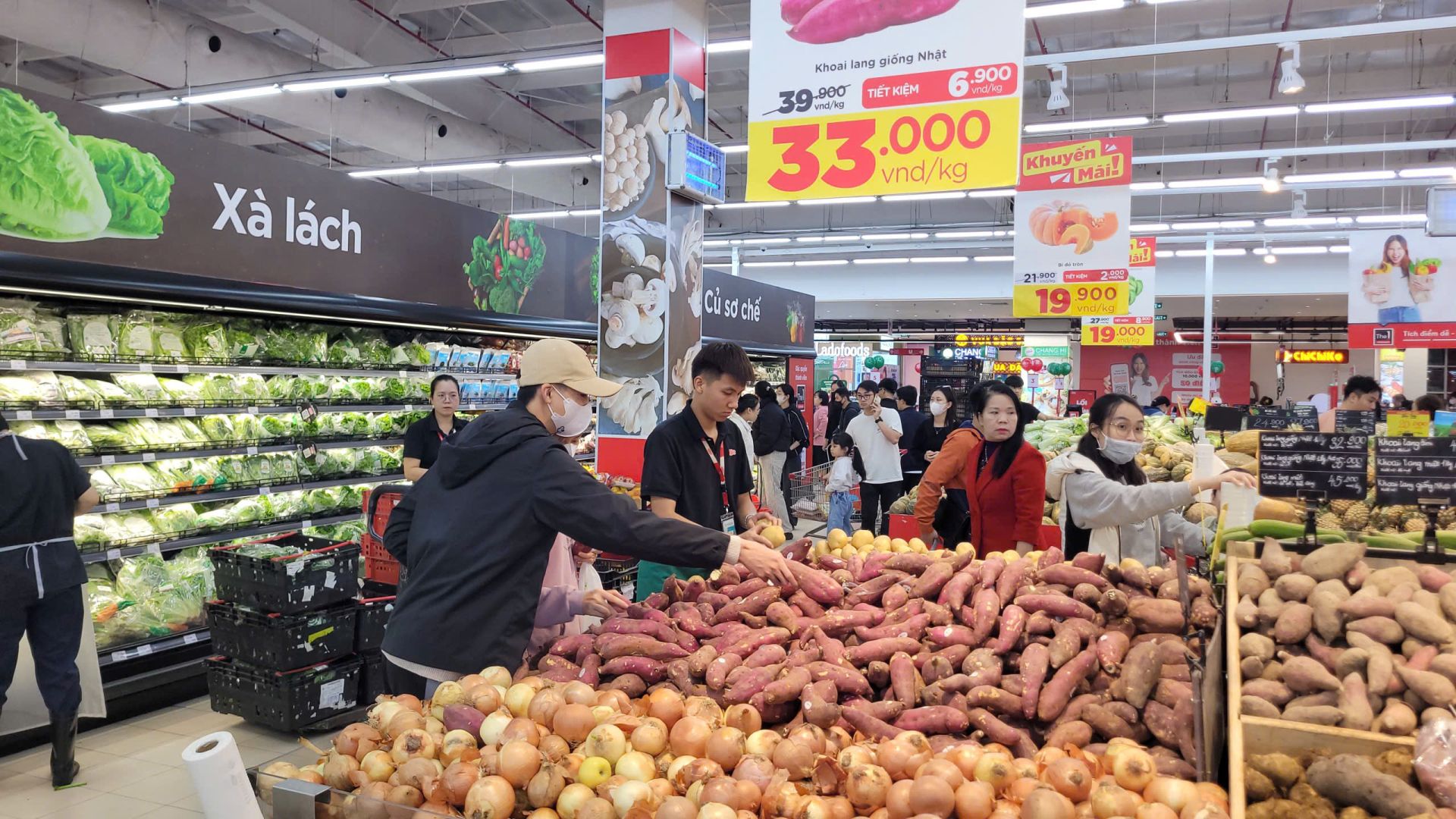 Bán lẻ Hà Nội vào mùa cao điểm Giáng sinh, khuyến mại lan tỏa khắp siêu thị