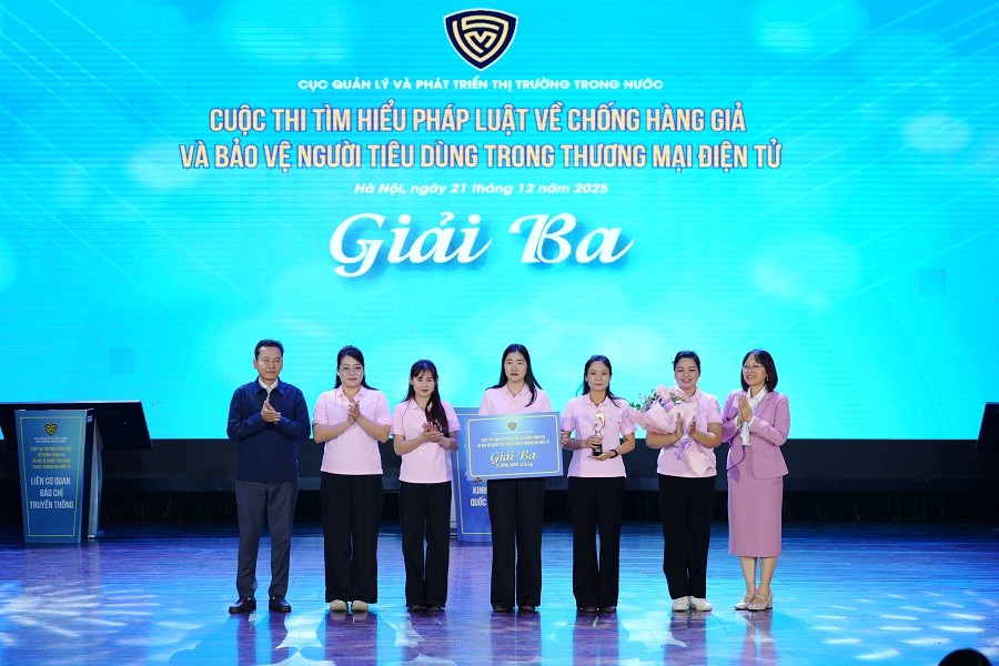 Giải Ba: Đội Li&ecirc;n cơ quan b&aacute;o ch&iacute; truyền th&ocirc;ng với 68 điểm