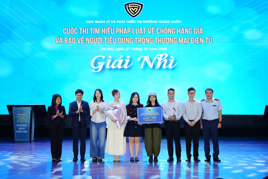 Giải Nh&igrave;: Đội C&ocirc;ng ty Honda Việt Nam với 69,5 điểm