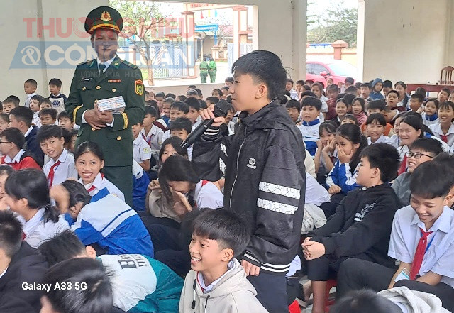 Học sinh Trường TH&THCS Triệu V&acirc;n trả lời c&acirc;u hỏi