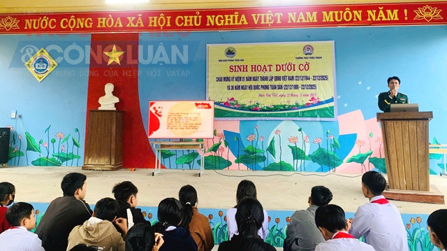 Tuy&ecirc;n truyền vi&ecirc;n Đồn Bi&ecirc;n ph&ograve;ng Triệu V&acirc;n