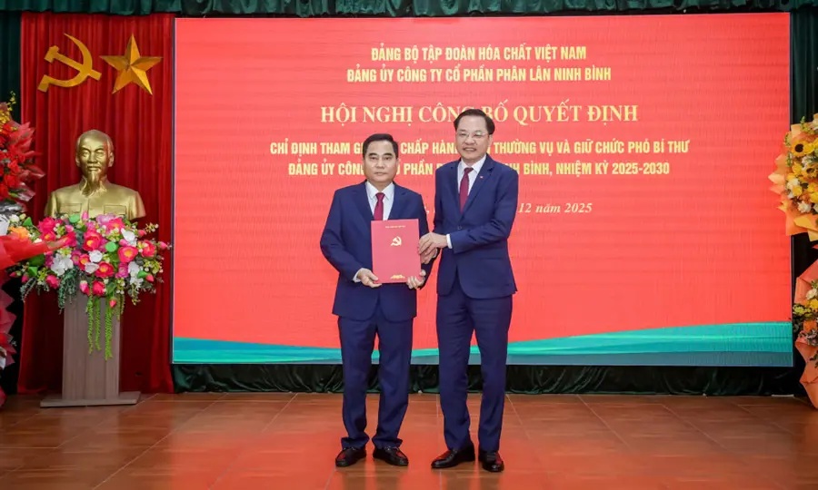 Công ty Cổ phần Phân lân Ninh Bình công bố quyết định bổ nhiệm Phó Bí thư Đảng ủy, Giám đốc Công ty