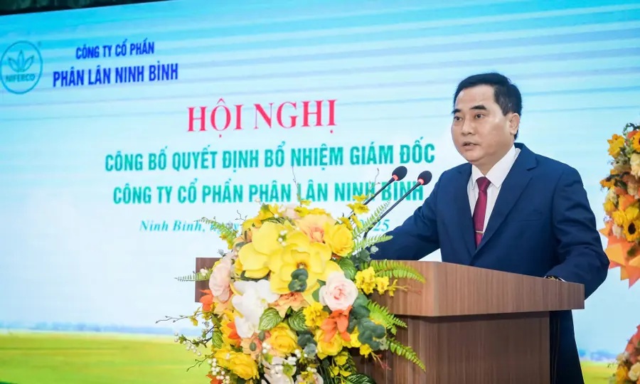 &Ocirc;ng Ph&ugrave;ng Quang Trung - Ph&oacute; B&iacute; thư Đảng ủy, Gi&aacute;m đốc C&ocirc;ng ty ph&aacute;t biểu nhận nhiệm vụ: "T&ocirc;i sẽ nỗ lực ho&agrave;n th&agrave;nh tốt nhiệm vụ được giao, c&ugrave;ng tập thể giữ vững đo&agrave;n kết, x&acirc;y dựng C&ocirc;ng ty ph&aacute;t triển ổn định, bền vững"