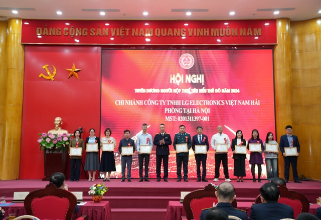 Thuế TP. Hà Nội tôn vinh 170 người nộp thuế tiêu biểu năm 2024