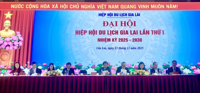 B&agrave;n chủ toạ Đại hội. Ảnh: Viết Hiền