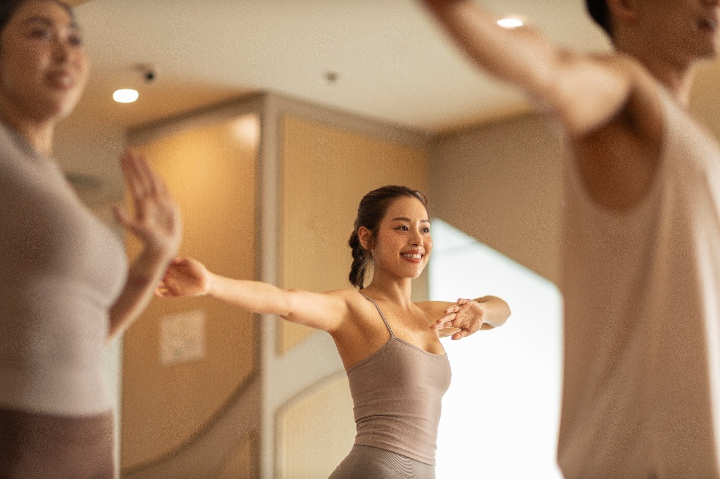 Sự hiện diện của CLB thể thao 5 sao ti&ecirc;u chuẩn quốc tế Elite Fitness v&agrave; khu x&ocirc;ng hơi phong c&aacute;ch H&agrave;n Quốc Jjimjilbang g&oacute;p phần n&acirc;ng tầm trải nghiệm chăm s&oacute;c sức khỏe v&agrave; thư gi&atilde;n tại Aria Bay theo chuẩn mực quốc tế, đ&aacute;p ứng nhu cầu của mọi lứa tuổi v&agrave; phong c&aacute;ch sống.