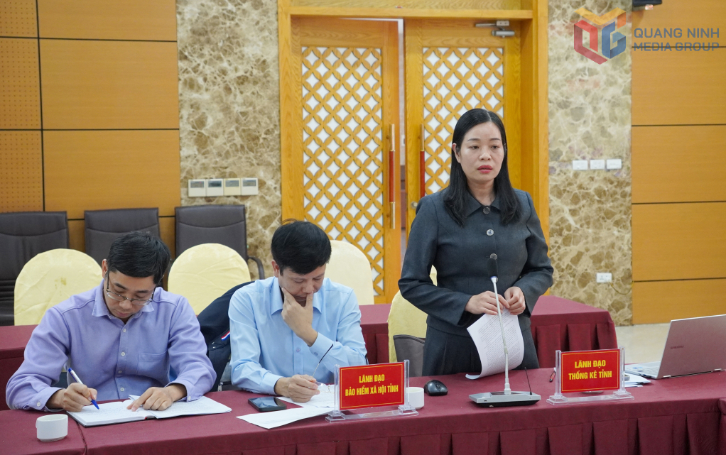 L&atilde;nh đạo Thống k&ecirc; tỉnh Quảng Ninh ph&aacute;t biểu tại hội nghị.