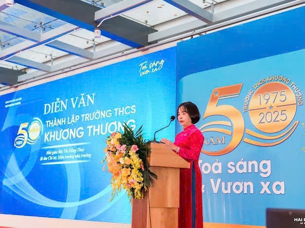 B&iacute; thư Chi bộ, Hiệu trưởng B&ugrave;i Thị Hồng Thuỷ ph&aacute;t biểu tại Lễ Kỷ niệm