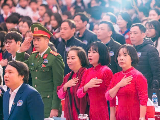 C&aacute;c đại biểu dự Lễ Ch&agrave;o cờ