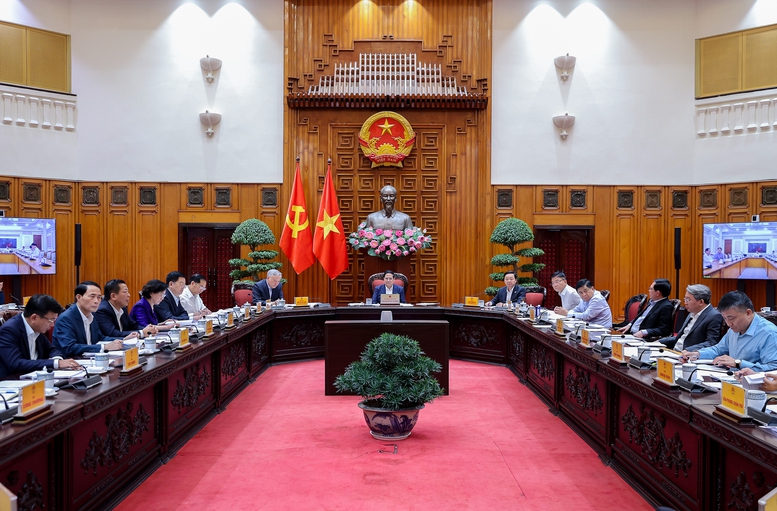 Thủ tướng Phạm Minh Ch&iacute;nh chủ tr&igrave; cuộc họp của Thường trực Ch&iacute;nh phủ chiều tối 23/12 - Ảnh: VGP/Nhật Bắc