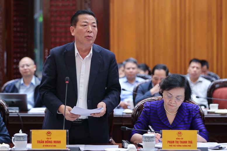 Bộ trưởng Bộ X&acirc;y dựng Trần Hồng Minh b&aacute;o c&aacute;o tại cuộc họp- Ảnh: VGP/Nhật Bắc