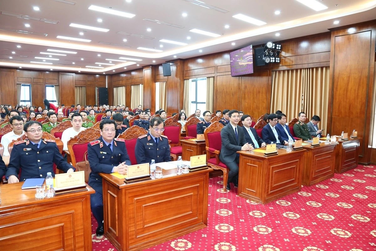 Đồng ch&iacute; Nguyễn Hồng Phong, Ph&oacute; B&iacute; thư Thường trực Tỉnh ủy c&ugrave;ng c&aacute;c đại biểu tham dự hội nghị.