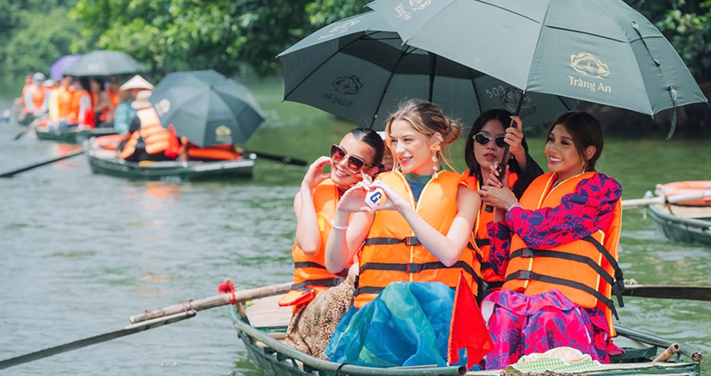 Tuyệt sắc miền Cố đô” – Ninh Bình vào mùa cao điểm đón khách du lịch quốc tế