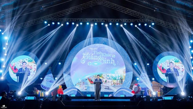 &Ocirc;ng Vũ Văn Tuy&ecirc;n đại diện ROX Living cảm ơn c&aacute;c nghệ sĩ, đặc biệt l&agrave; sự tham gia của cộng đồng cư d&acirc;n đ&atilde; g&oacute;p phần l&agrave;m n&ecirc;n một đ&ecirc;m lễ hội tuyệt vời v&agrave; đ&aacute;ng nhớ